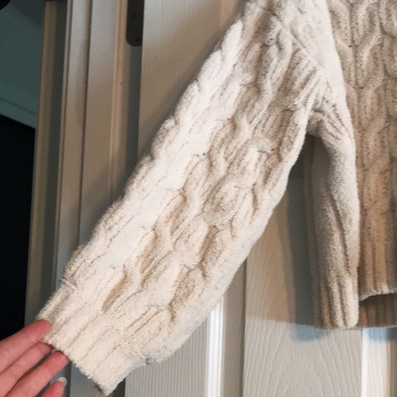 Cream cropped sweater - Picture 2 of 4